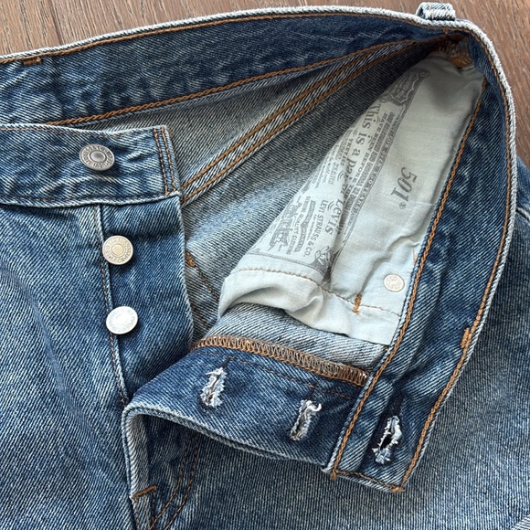 501® ORIGINAL FIT HIGH RISE WOMEN'S SHORTS - Picture 3 of 9